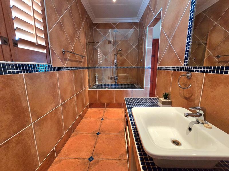 5 Bedroom Property for Sale in Golden Mile Western Cape